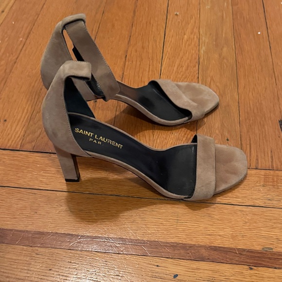 Saint Laurent Women's Black and Tan Heels - Picture 4 of 5